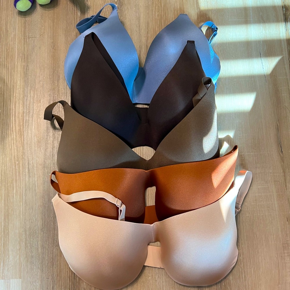 NEW SKIMS wireless push-up Plunge Bras (5)